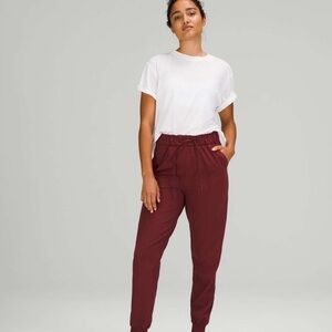 Lululemon Stretch High-Rise Jogger *Full Length
. Size: 6